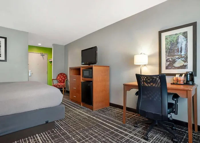 Quality Inn & Suites Birmingham - Highway 280