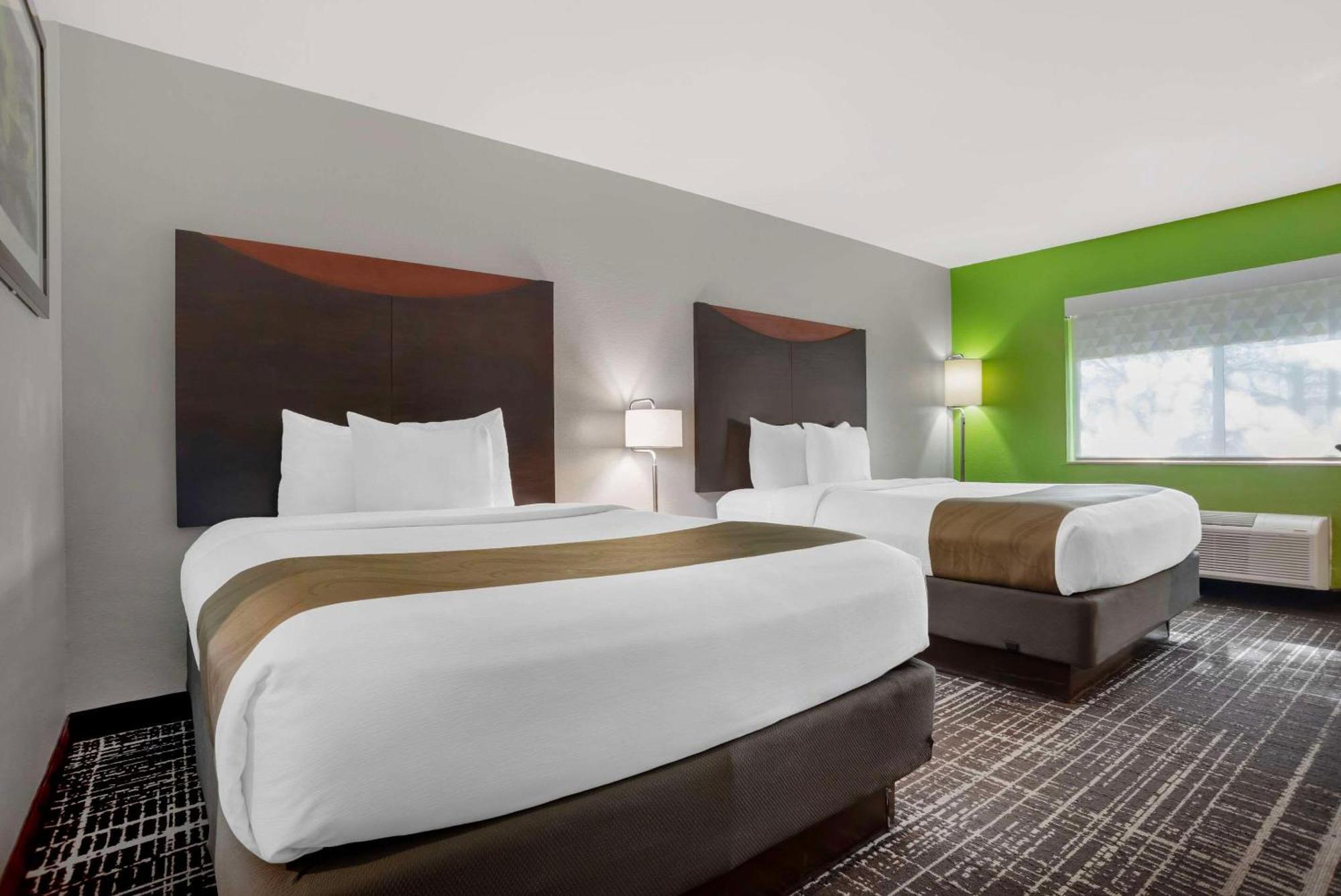 Quality & - Highway 280 Hotel 3*