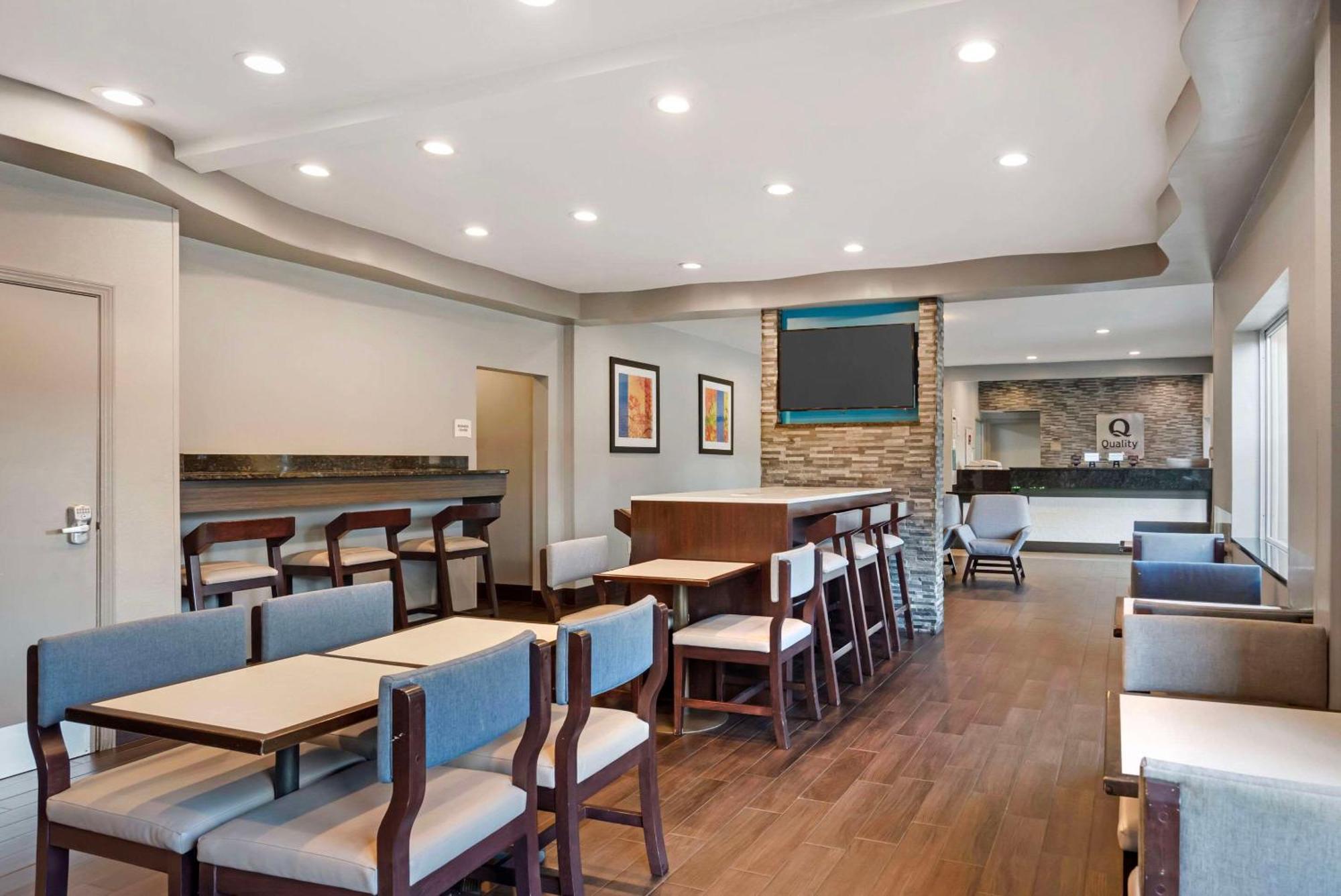Hotel Quality & - Highway 280 3*