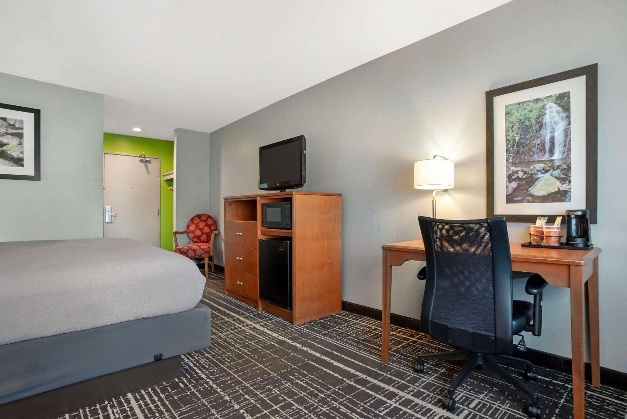 Quality & - Highway 280 Hotel