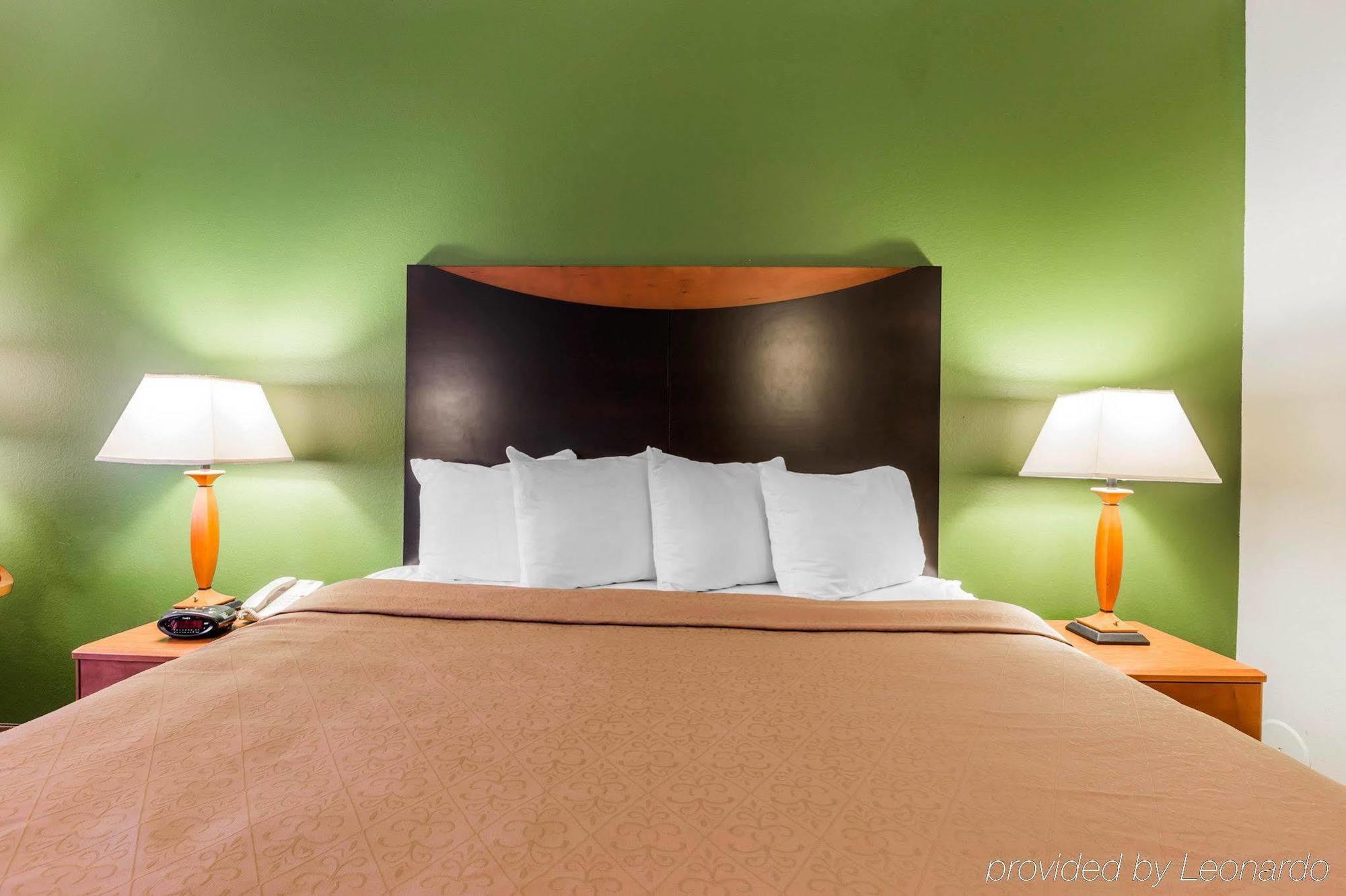 Quality & - Highway 280 Hotel 3*